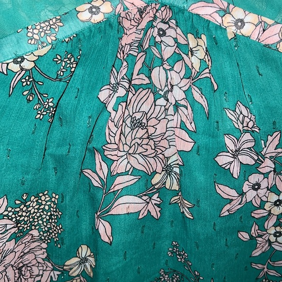 Torrid cold shoulder top - Picture 7 of 7